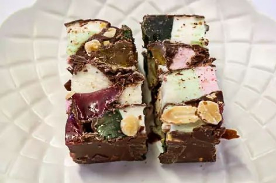 Lollies & Chocolate * | Kelly'S Confectionery Rocky Road Milk Chocolate Marshmallows