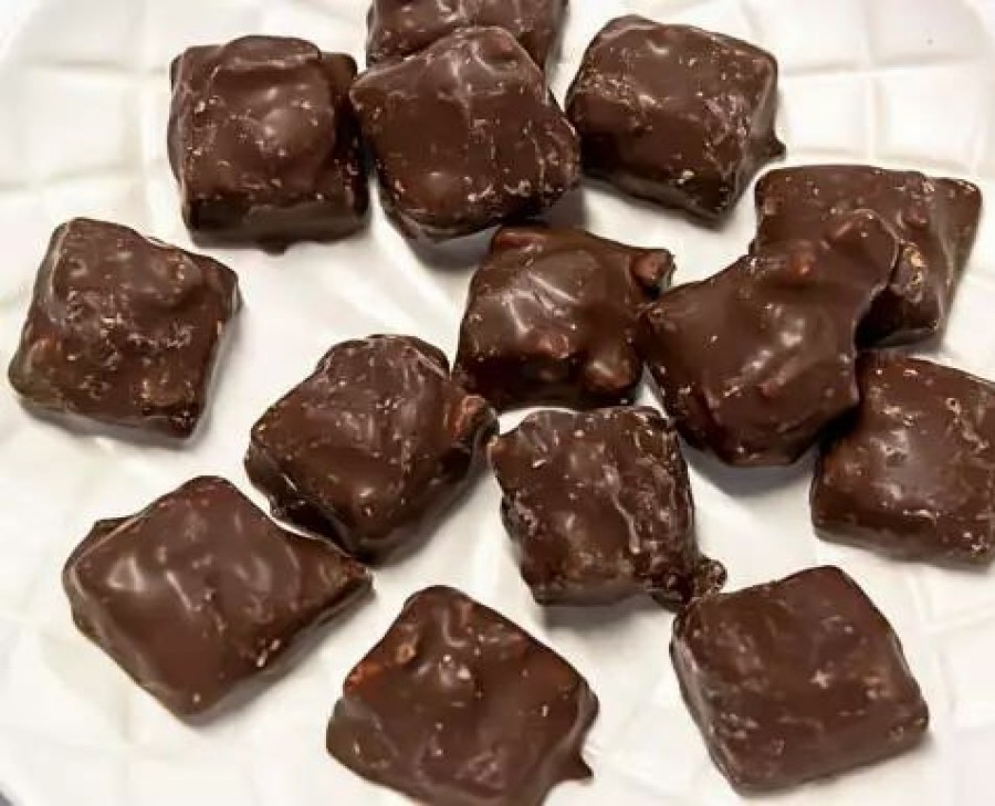 Seasonal Treats * | Kelly'S Confectionery Old Aussie Favourites & Classic Retro Lollies Milk Chocolate Peanut Brittle 140G