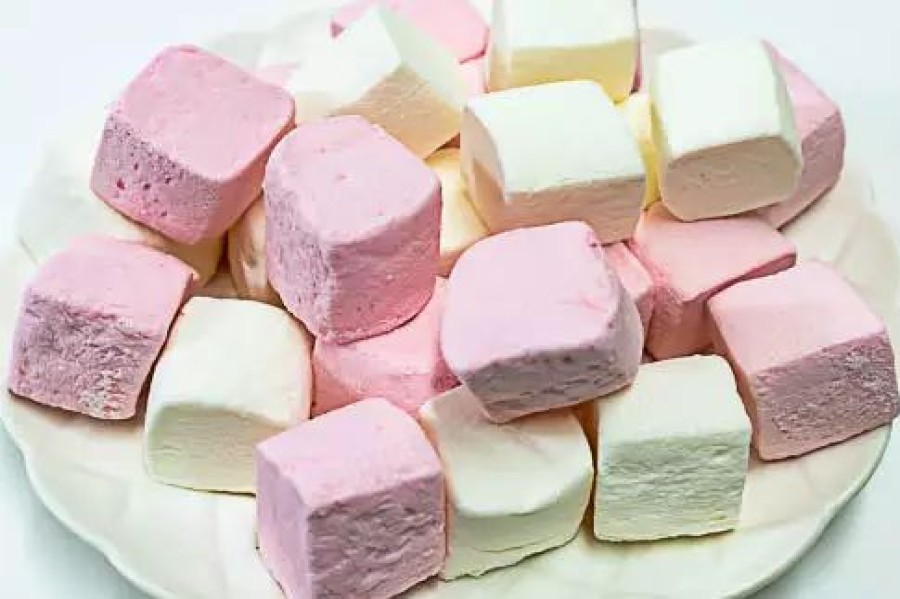 Lollies & Chocolate * | Prydes Confectionery Pink N White Cube Marshmallows 200G