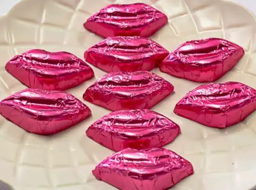 Lollies & Chocolate * | Chocolate Gems Chocolates Milk, Dark & White Kisses Milk Chocolate Lips In Pink Foil 5Kg